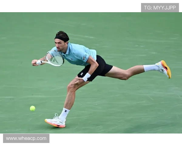 网球大师赛精彩对决继续上演 新星崛起引领未来赛事趋势