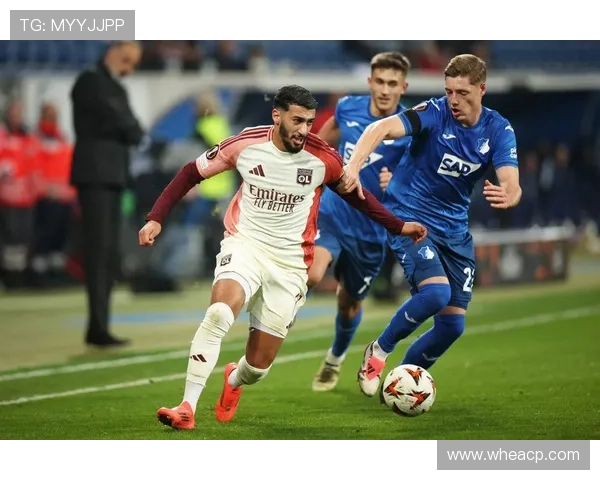 罗马队对阵新未来城体育:一场跨时代足球对决的激烈较量 罗马队对阵新未来城体育:一场跨时代足球对决的激烈较量