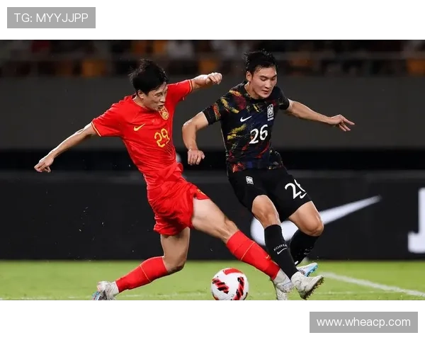 中国足球队备战亚洲杯,年轻球员崭露头角,目标全力争夺冠军 中国足球队备战亚洲杯,年轻球员崭露头角,目标全力争夺冠军