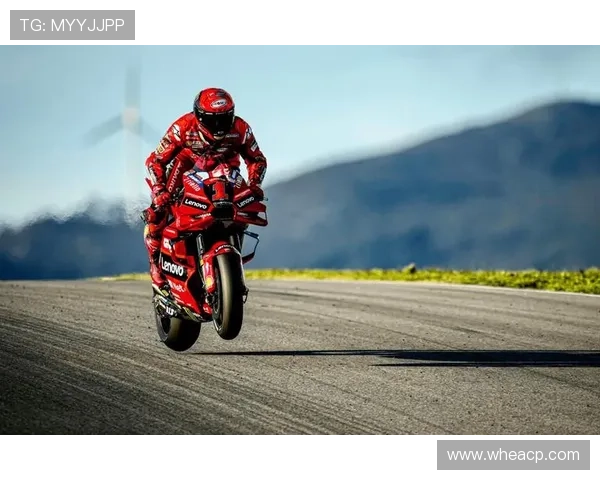 MotoGP赛季回顾：多位车手冲击世界冠军，赛道战况激烈更新