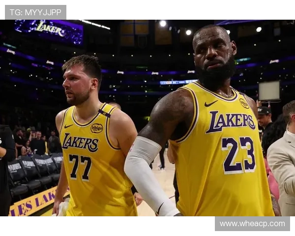 詹姆斯谈湖人新赛季目标 称要全力冲击总冠军并带动年轻球员成长